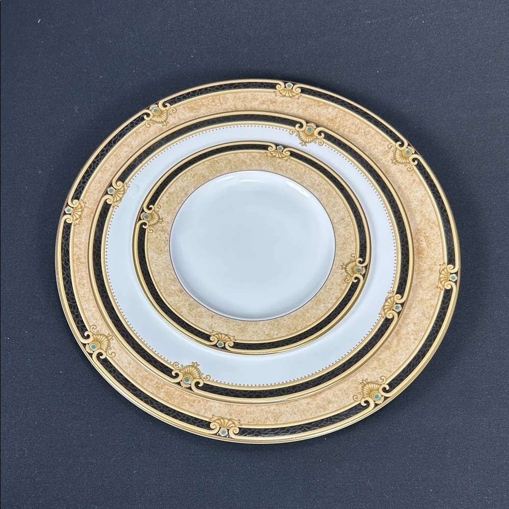 Noritake New Lineage II KILLIAN Elegant Gold and White Dinnerware Set